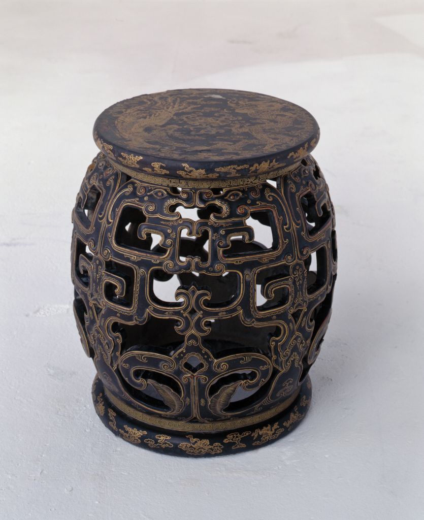 图片[1]-Black lacquer embroidered pier with gold dragon and phoenix patterns-China Archive